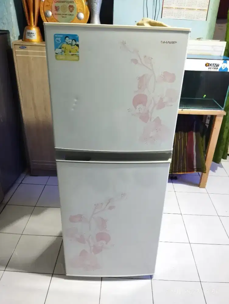 Kulkas 2 pintu merek sharp