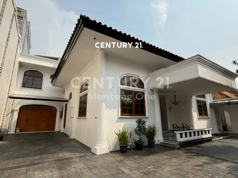 Rumah Mewah Dengan Kolam Renang Di Menteng