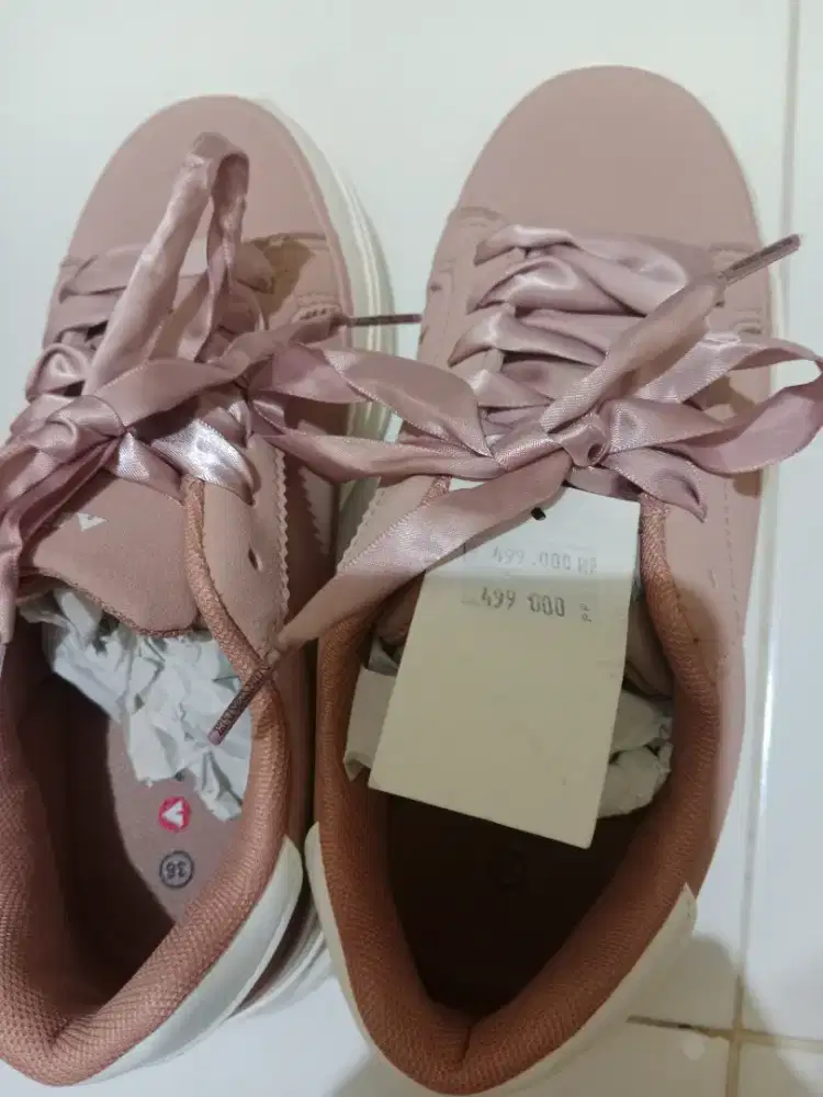 Sepatu wanita branded
