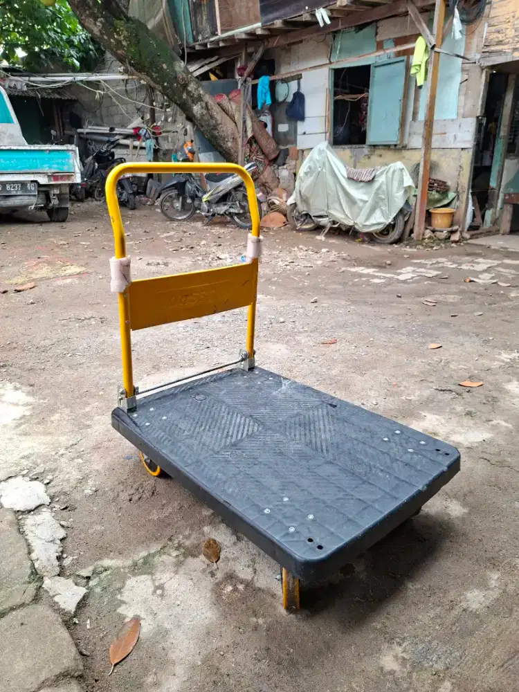 Troli dorongan Bekas