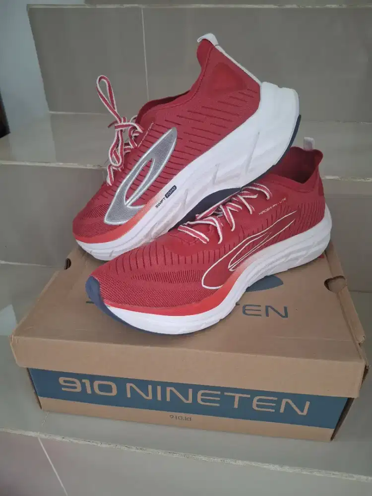 Sepatu Lari 910 Nineteen – Baru 1x Pakai, Like New
