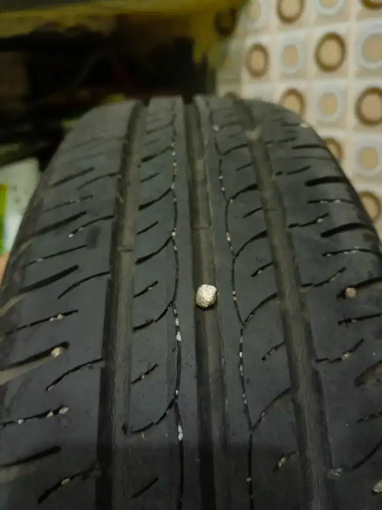 Ban 175/65 R14 bekas