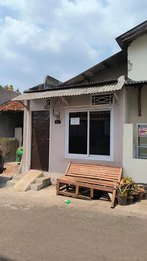 Rumah pinggir jln dijual cepat