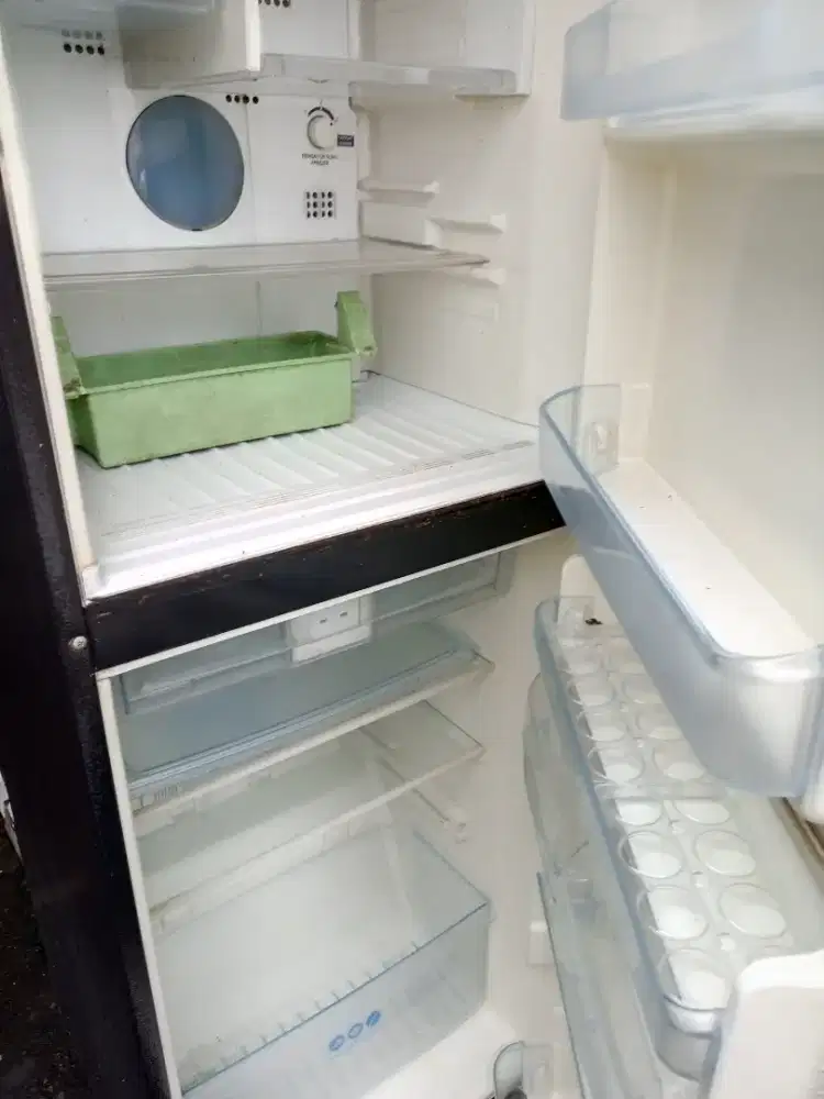 Kulkas panasonic siap pakai normalasih ORI blm diservic