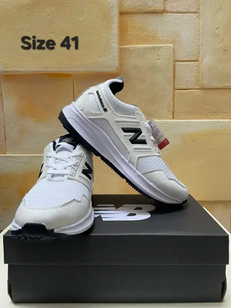 Sepatu Olahraga New Balance (NB)
