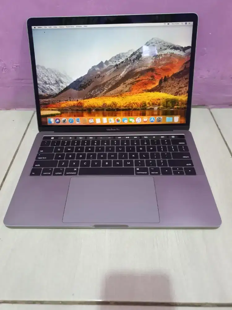 MacBook Pro(13-inch, 2017, Four Thunderbolt 3 Ports)
