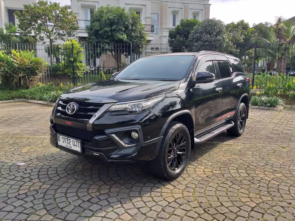 Toyota Fortuner VRZ 2.4 TRD Kick Sensor Diesel AT 2019 Pajak Panjang