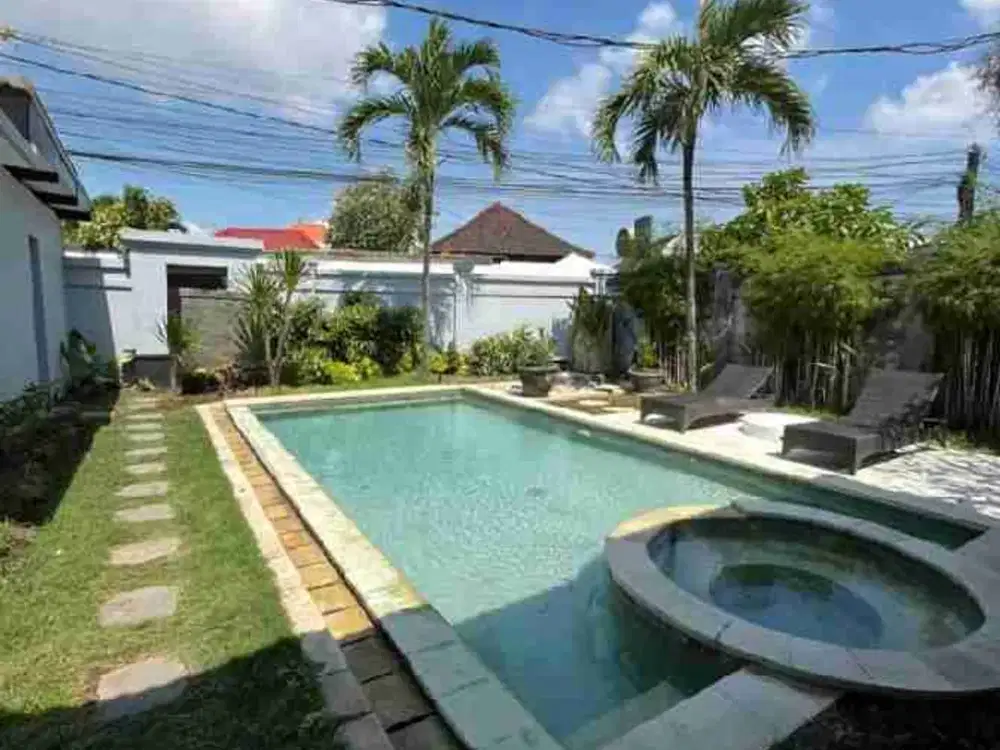 3 bedroom spacious villa Seminyak very good location walking distance to resto and shops