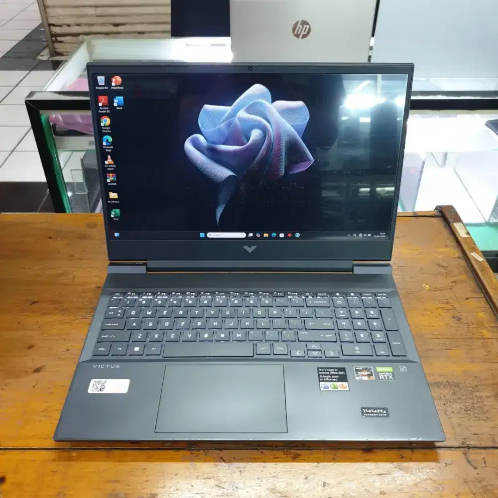 HP Victus 16-e0084AX Ryzen 7-5800H Ram 16GB SSD 512GB RTX 3060 16 FHD