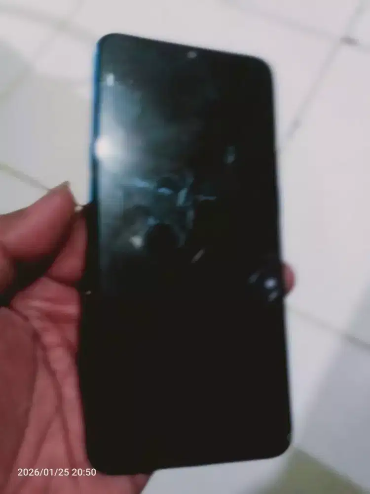 Jual aja nih hp Oppo a5s ram 3/32 kondisi mesin di cas,di on of getar