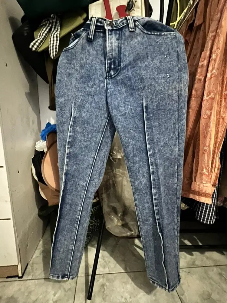 dijual aja celana wanita preloved pribadi. rata2 Size M. harga net