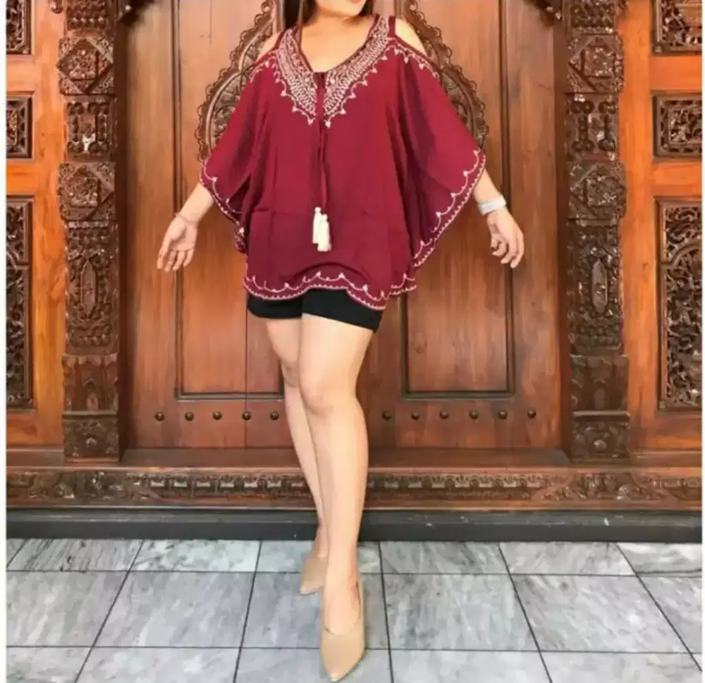 Atasan bolong elegan warna bisa di tanyakan