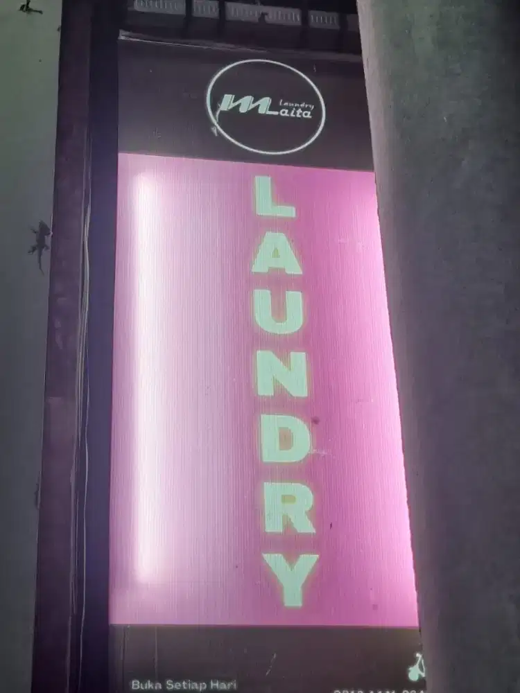 Dicari asisten rumah tangga merangkap pegawai laundry (menginap)