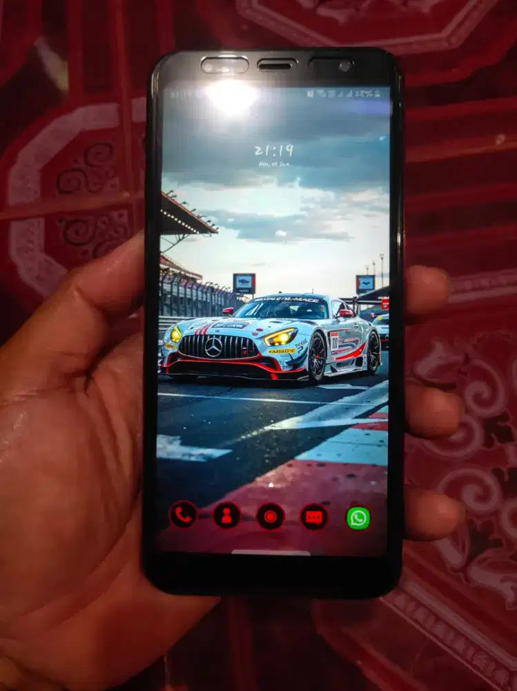 Samsung je enam plus Ram empat