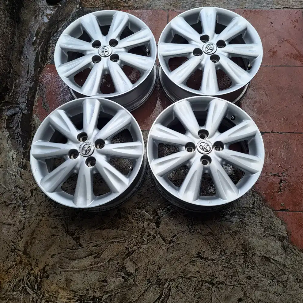 Velg dan ban r15 toyota yaris lele 1 set