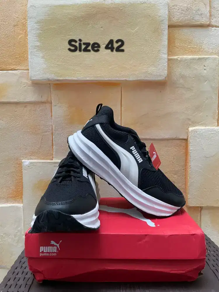 Sepatu olahraga PUMA