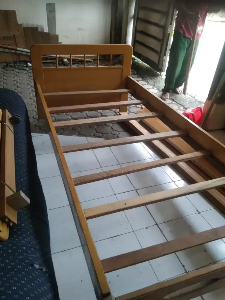 ranjang kayu uk 90x200