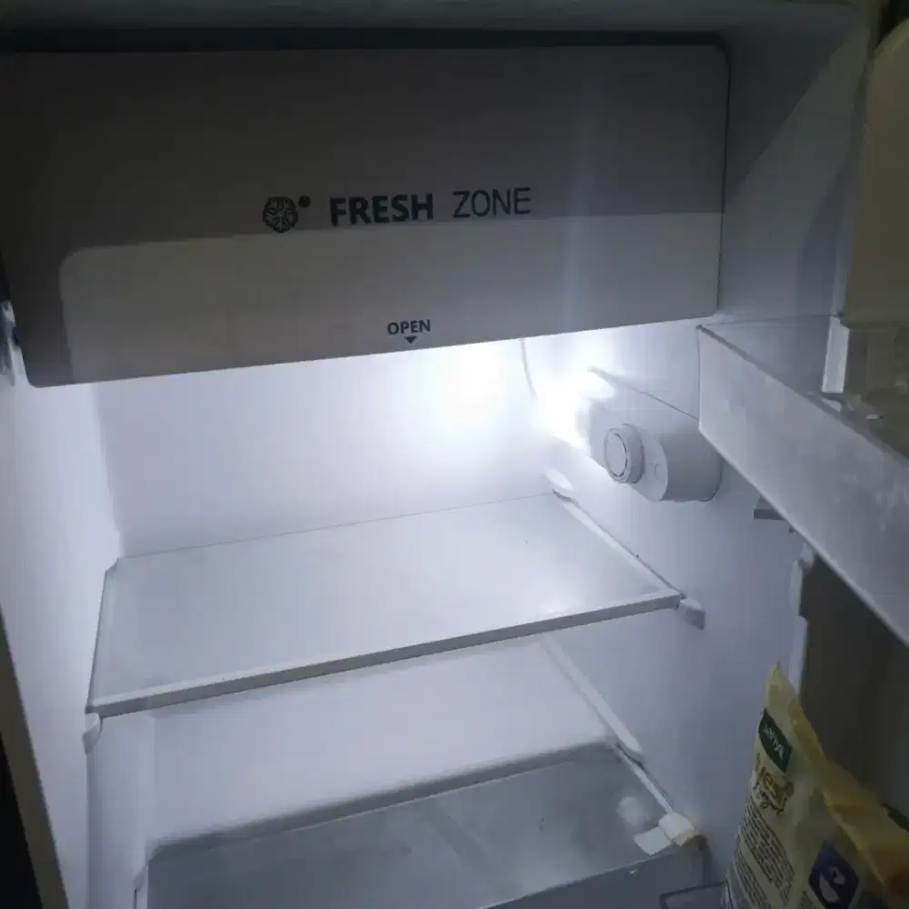 Kulkas merek Hiesense 1 pintu