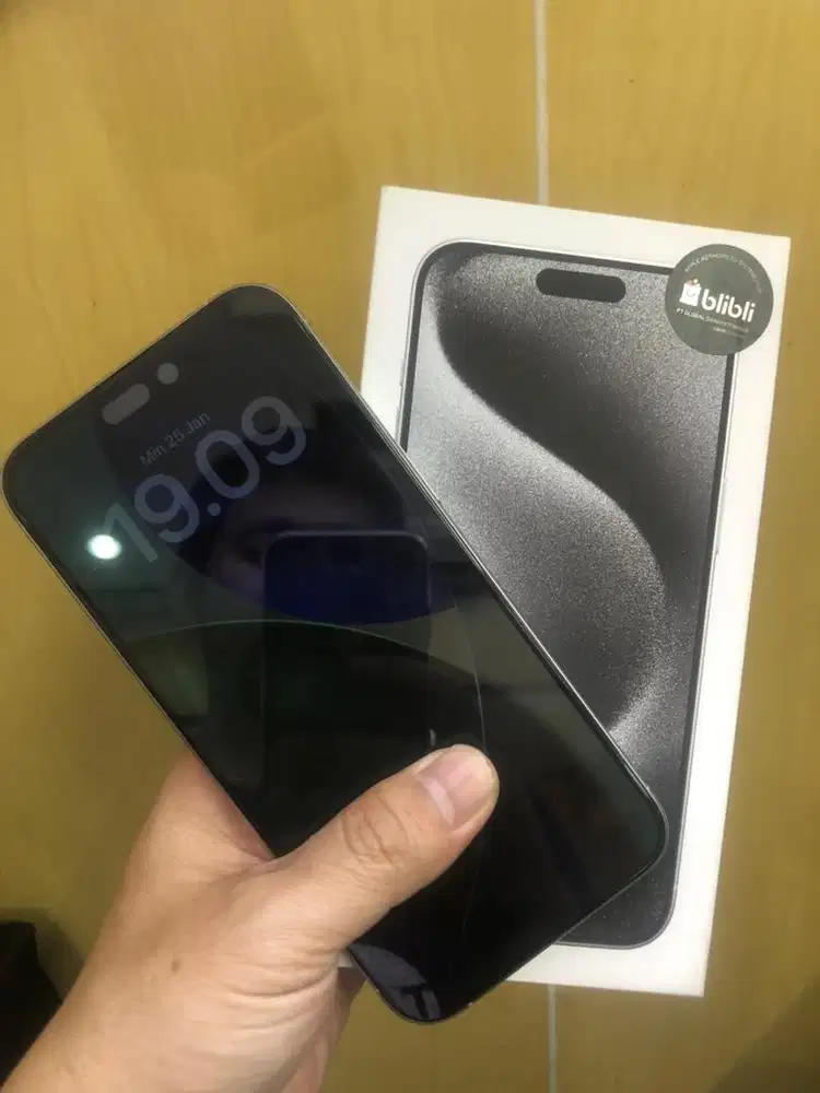 Dijual iphone 15 pro max ex resmi like new