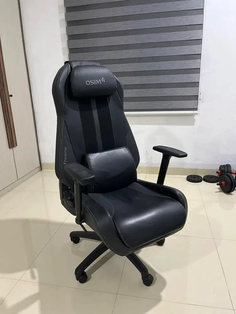 OSIM UTHRONE MASSAGE GAMING CHAIR