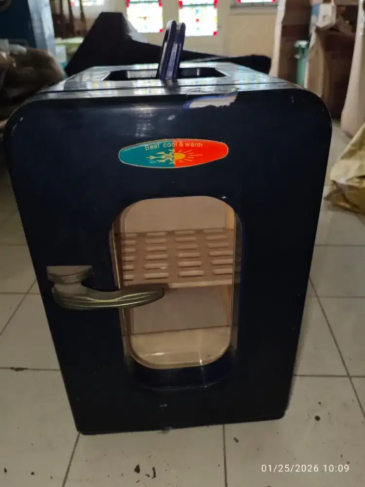Kulkas Mini Cooler Mobil 12V
