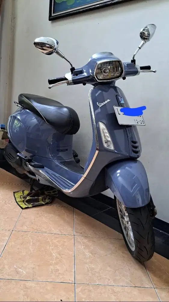 Dijual vespa sprint v3 2014 warna biru
