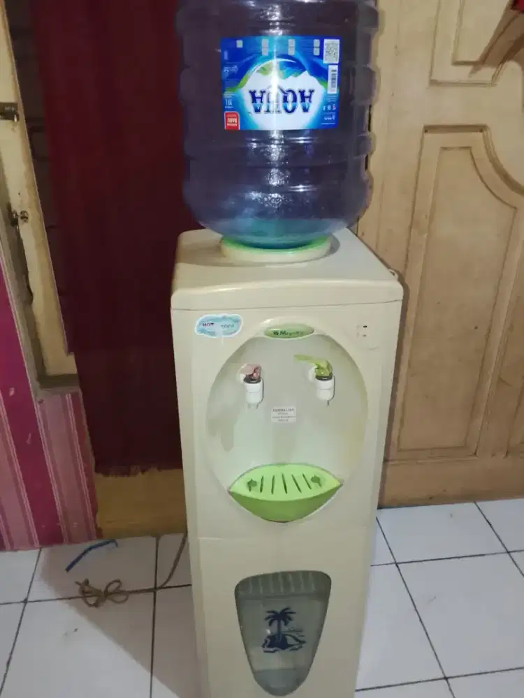 dispenser galon atas merk miyako plus galon aqua
