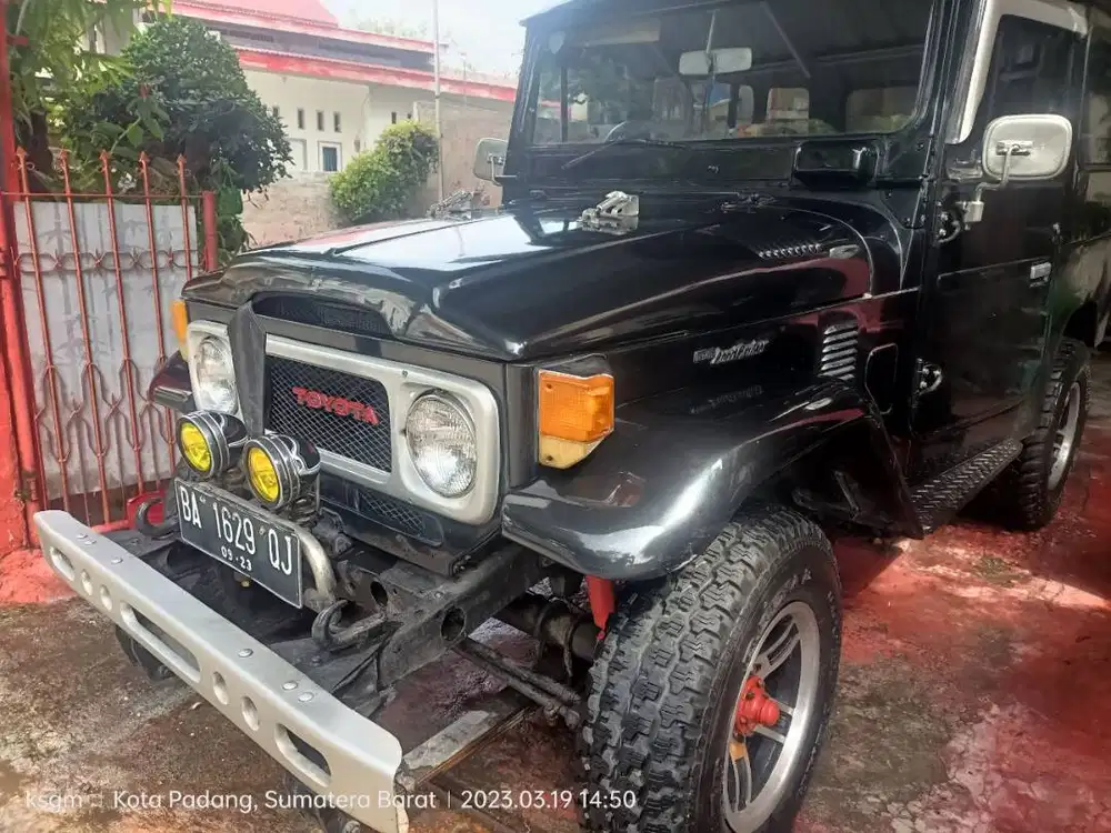 DIJUAL – TOYOTA LAND CRUISER HARDTOP 4x4 (1977) Legenda Off Road