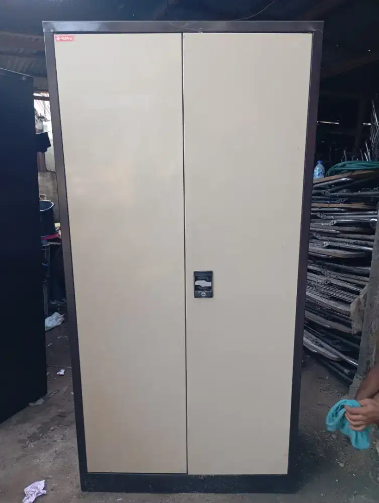 Lemari arsip x kantor