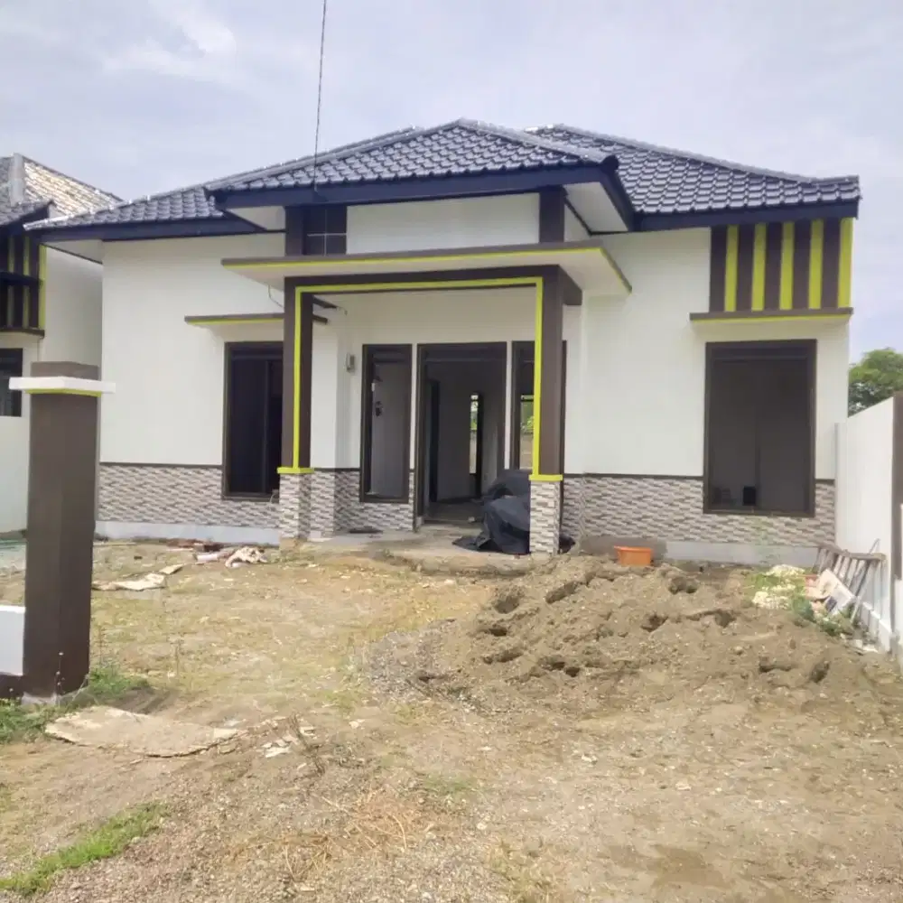 Rumah baru Tipe 80/200 meter Area Batoh. Lengkap Pagar