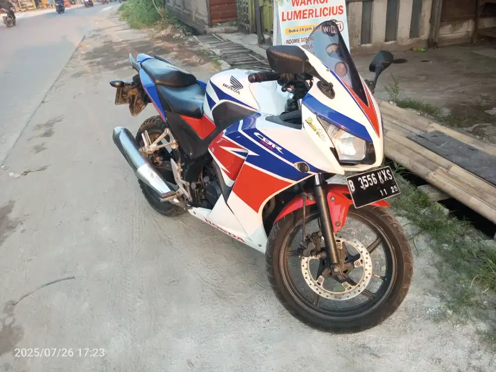 CBR 150 r lokal 2015 tri colour