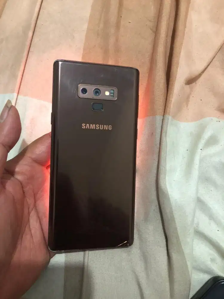 Samsung note 9 ram 6/128 gb no shadow retak dikit kiri atas kanan bwh