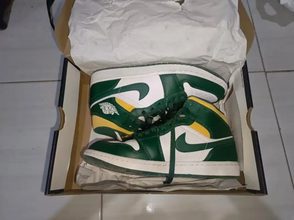 Air Jordan 1 Mid Noble Green/Pollen-White.