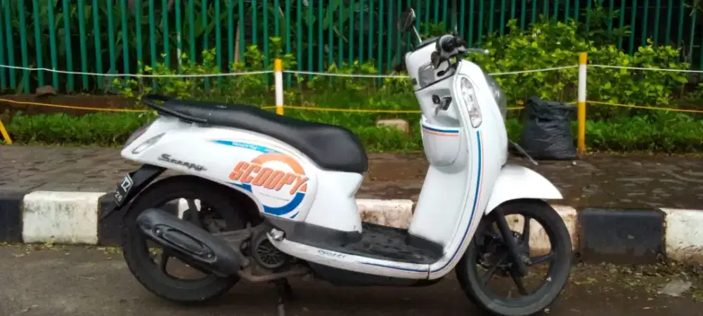 HONDA SCOOPY THN 2016 PUTIH MESIN CVT AMAN SURAT LENGKAP STARTER HDP
