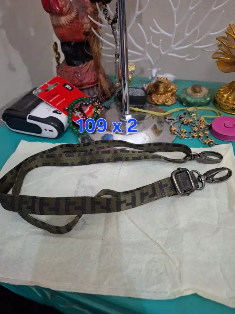 Tali tas branded 
Fenfen uk 160 x 3 
Limited edition 
Barang terawat