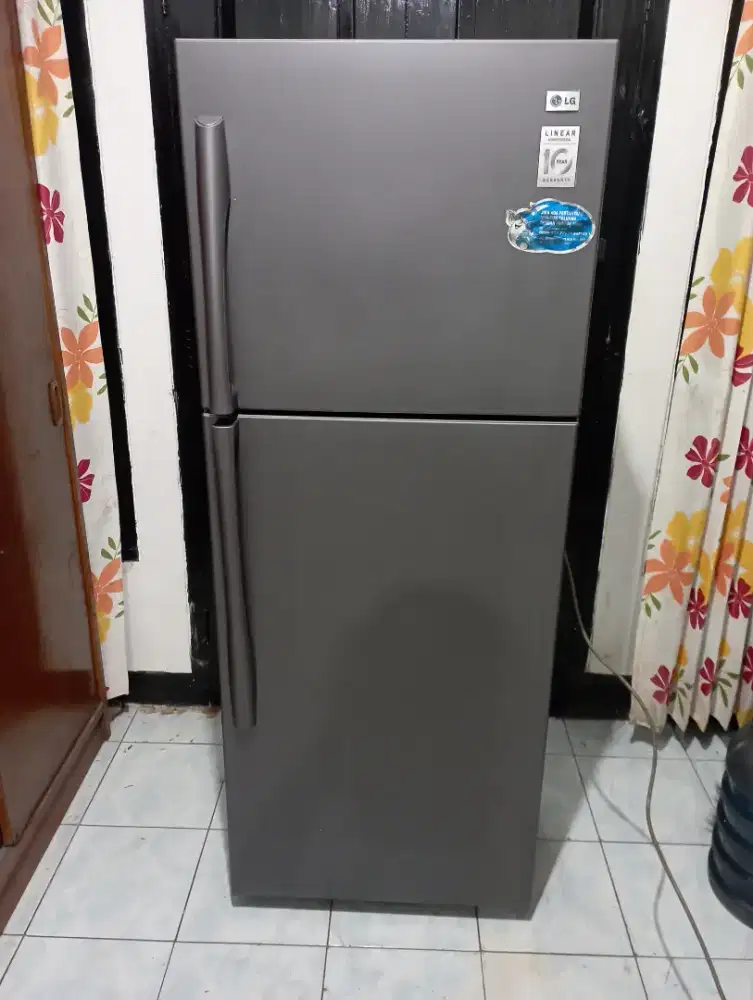 Kulkas 2 pintu LG digital