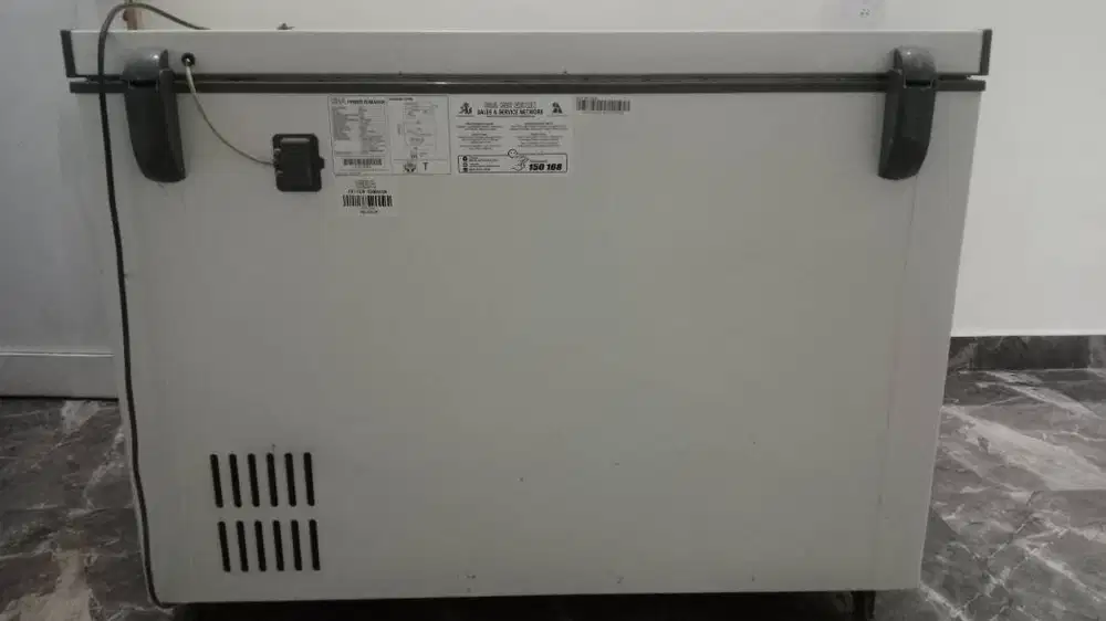DIJUAL FREEZER  RUMAHAN GEA 330 L DI PALEMBANG