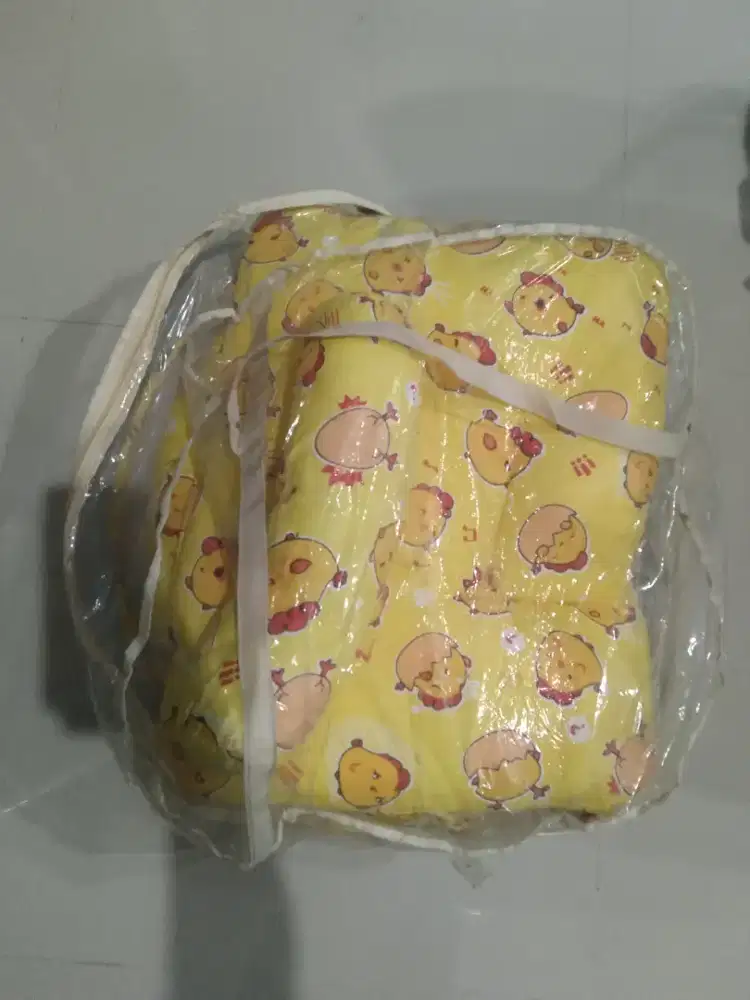 Kasur dan Gendongan Bayi