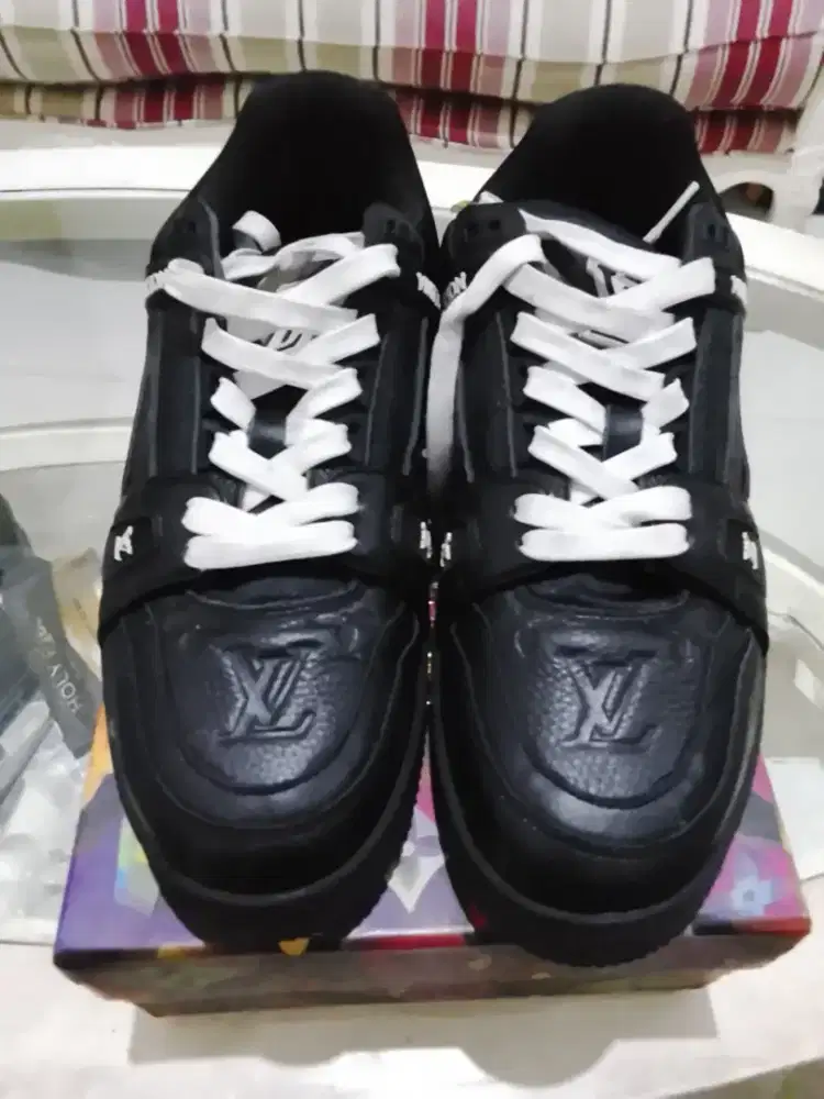 Sepatu Louis Vuitton authentic