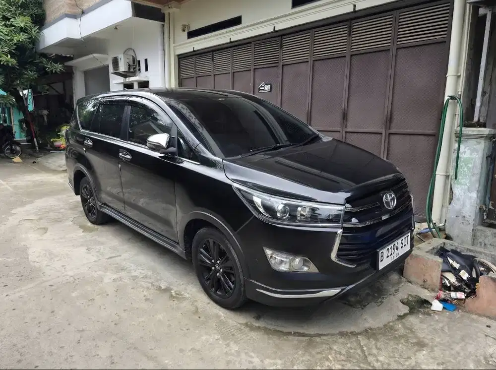 Toyota Kijang Innova Inova Venturer AT Matic Tahun 2019 Hitam , 2020