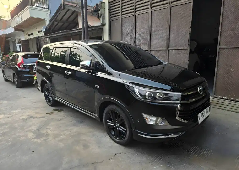 Toyota Kijang Innova Inova Venturer AT Matic Tahun 2019 Hitam , 2018