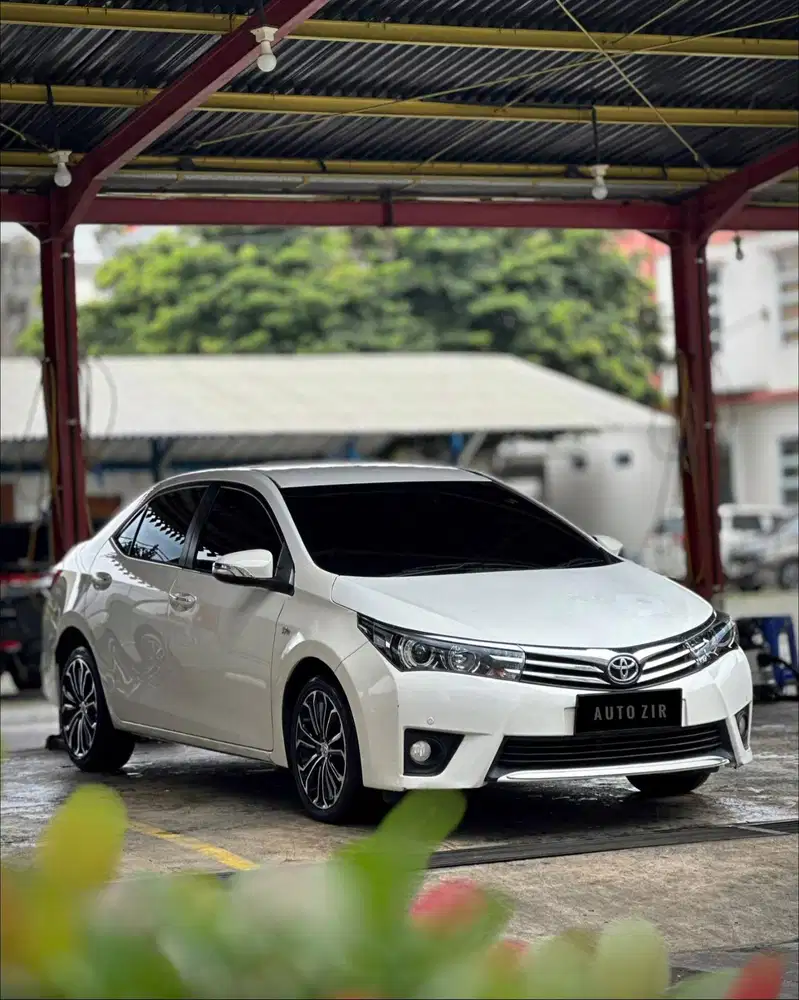 CashCreditSama Toyota Corolla Altis V 1.8 2014 putih