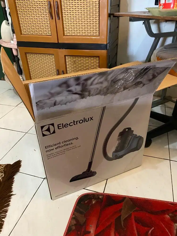 Electrolux EC-31-2BB Vacum Cleane -Z-1220 Bagged Vacum Cleaner
