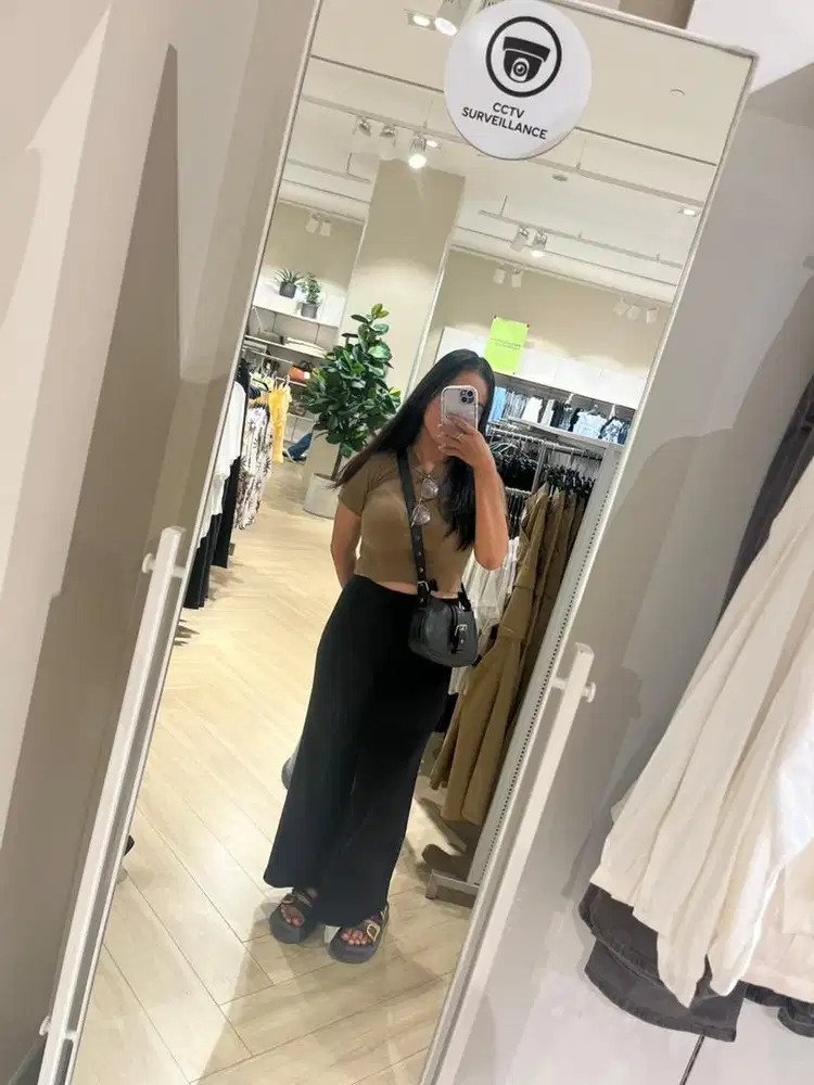 Cari kerja host live