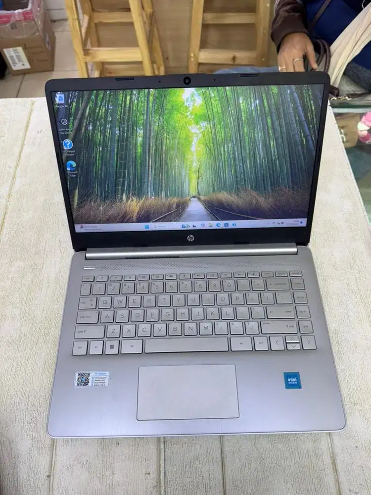 Laptop HP 14s ram 8/256gb intel celeron N4500 bekas