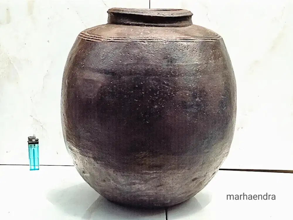 Gentong peranakan antik kuno