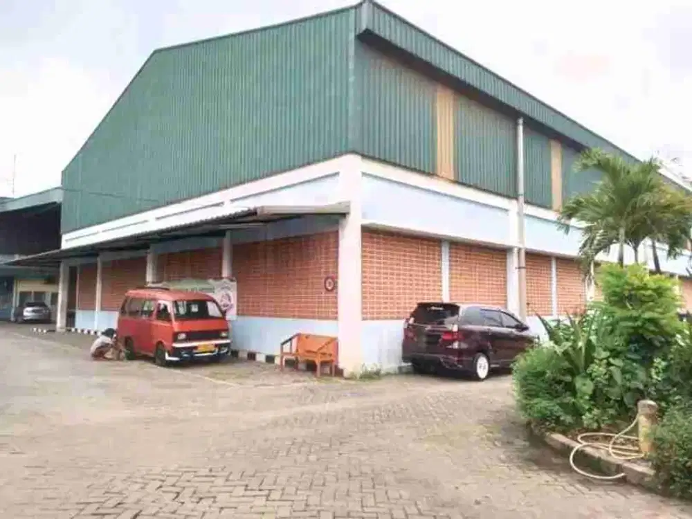 Potensi Emas! GOR Dijual, Parkir Luas