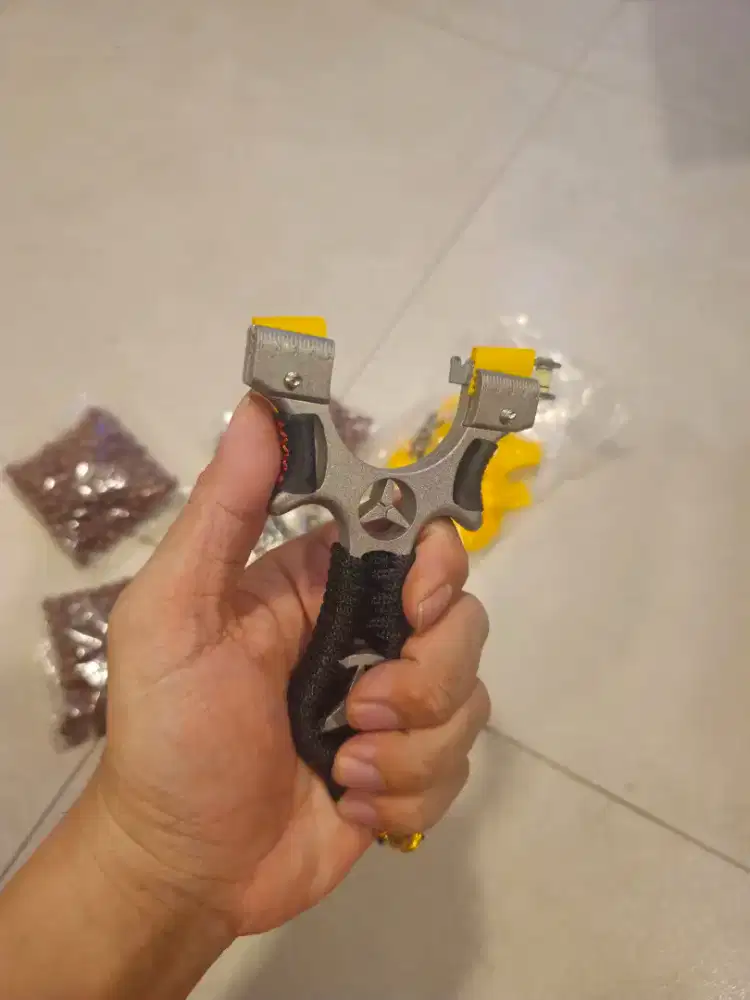 Ketapel logam sangat kuat dan kokoh