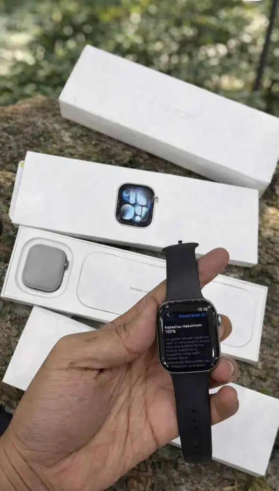 Apple Watch Series 11 42mm Jet Black (Bekas baru buka segel)