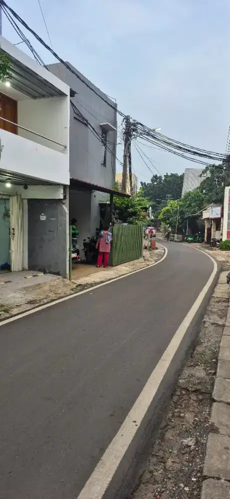 Disewakan 3 jt perbulan Ruko 2 lantai 2 kamar Dekat Jakarta Selatan